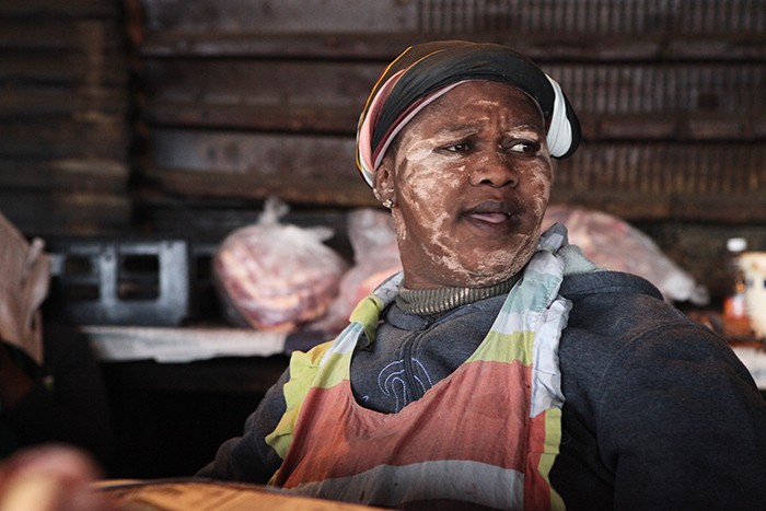 https://www.gazarphoto.com/files/gimgs/th-8_Smokehouse-Woman.jpg