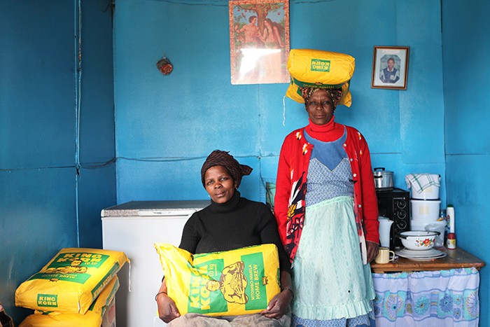 https://www.gazarphoto.com/files/gimgs/th-8_Women-w-Flour-Bags-on-Head.jpg